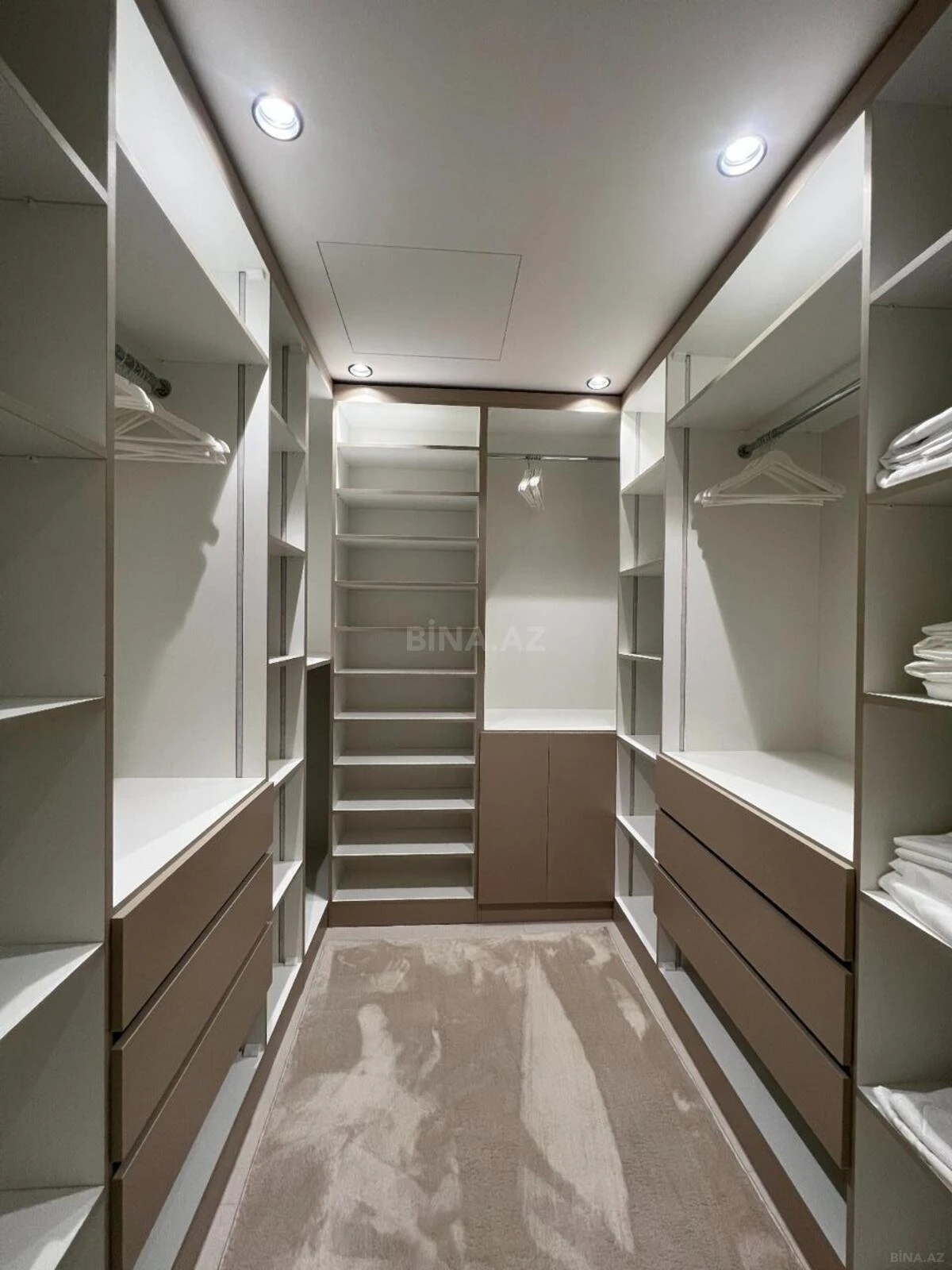 Kirayə verilir 4 otaqlı mənzil 232 m²