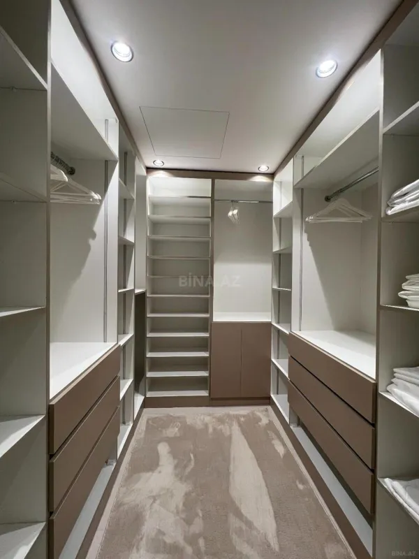 Kirayə verilir 4 otaqlı mənzil 232 m²