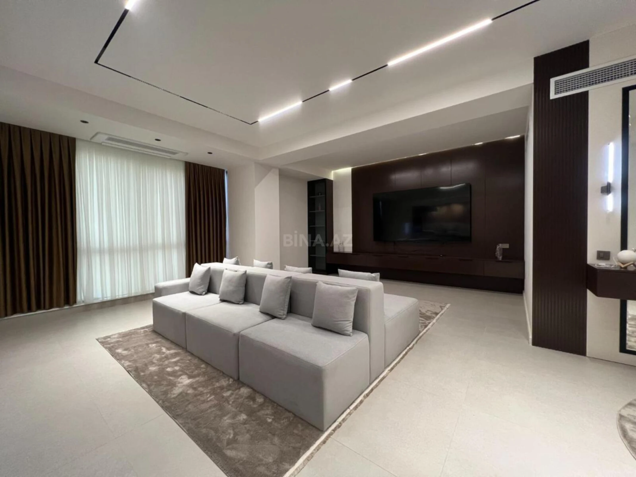 Kirayə verilir 4 otaqlı mənzil 232 m²