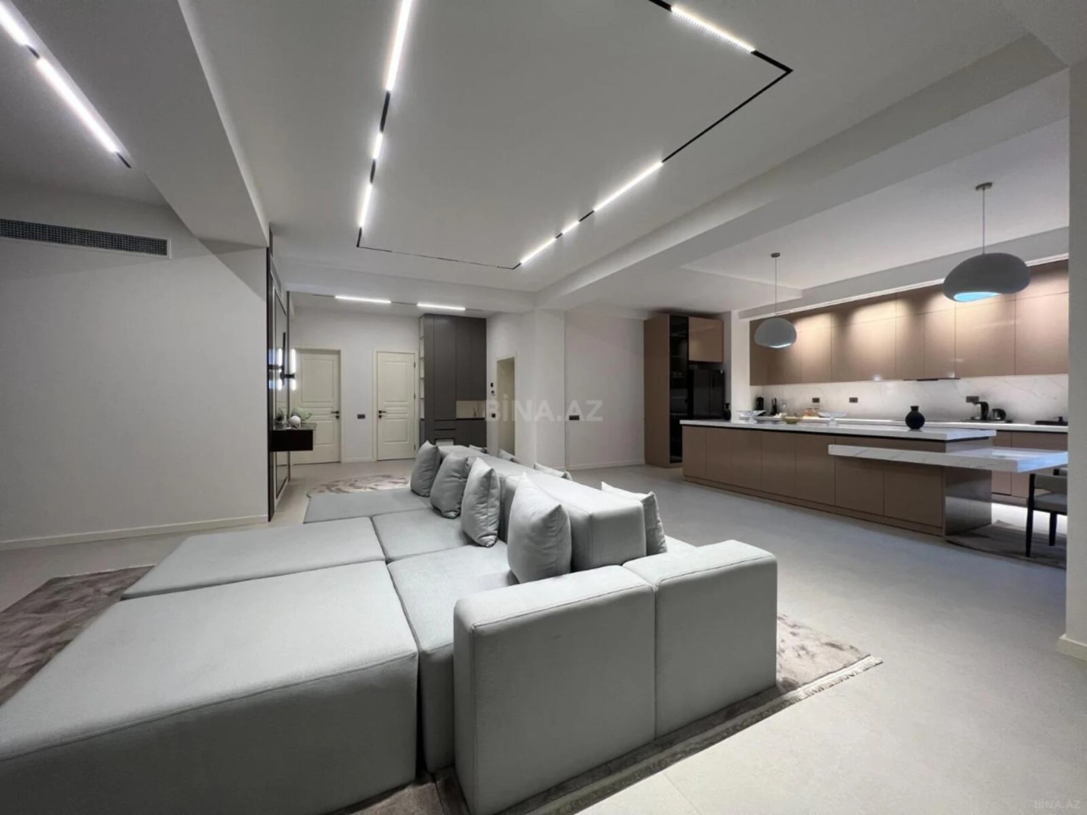 Kirayə verilir 4 otaqlı mənzil 232 m²