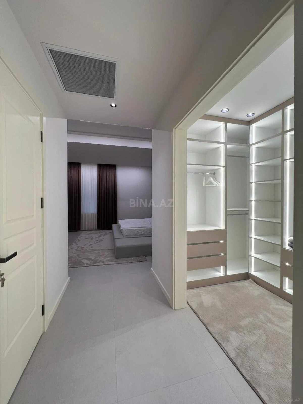 Kirayə verilir 4 otaqlı mənzil 232 m²