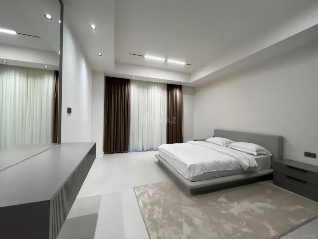 Kirayə verilir 4 otaqlı mənzil 232 m²