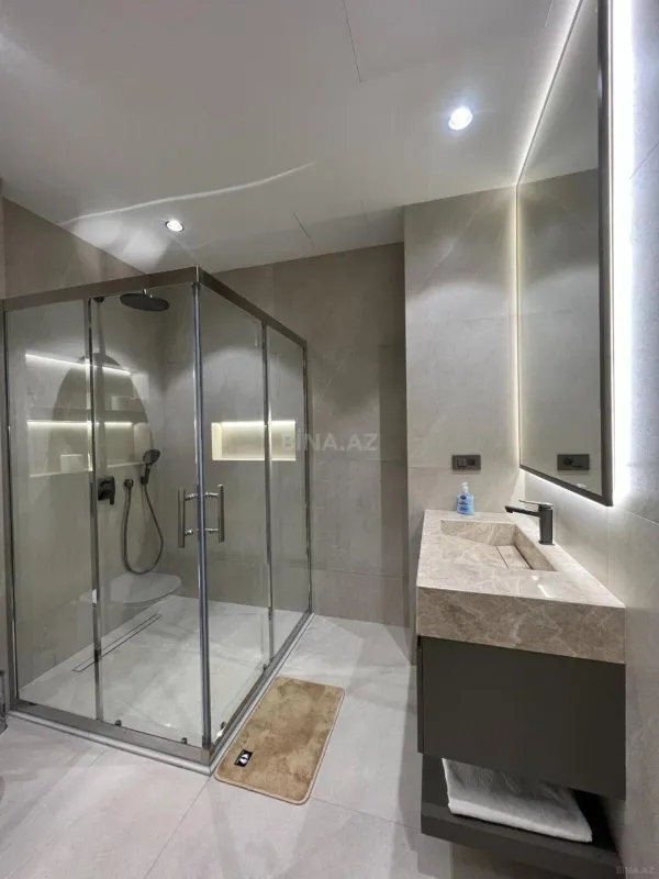 Kirayə verilir 4 otaqlı mənzil 232 m²