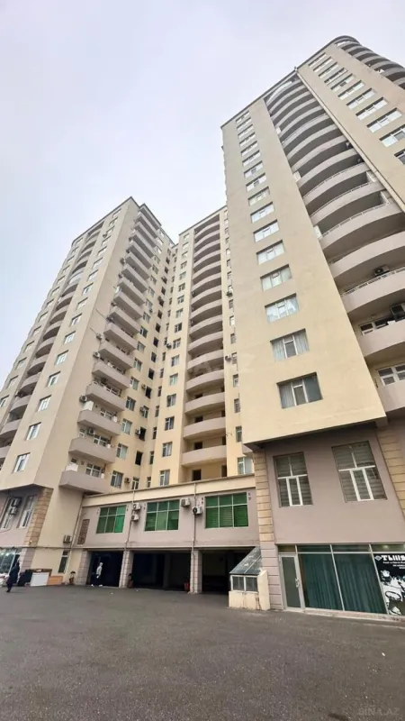 Satılır 4 otaqlı mənzil 156 m²