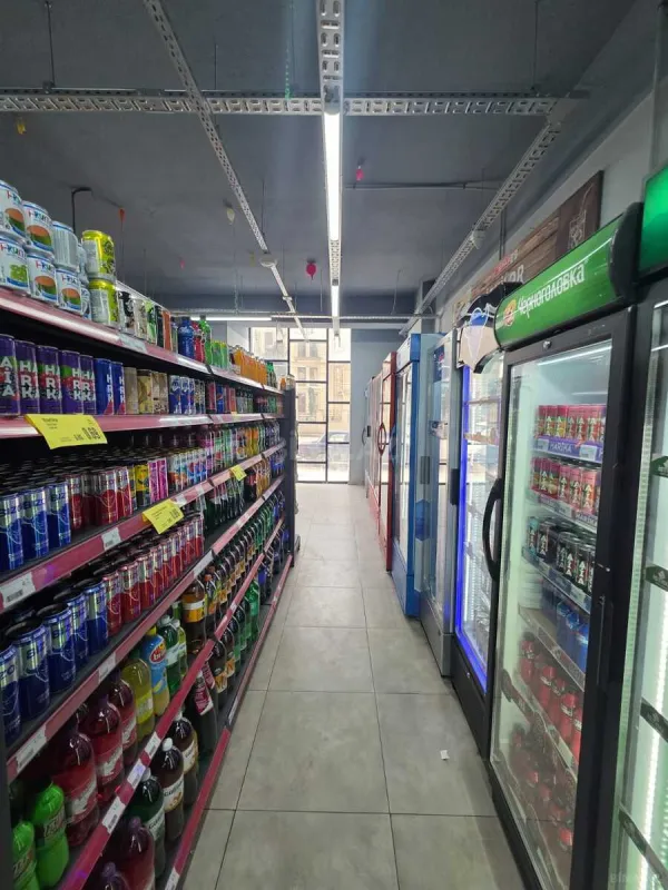 Satılır obyekt 900 m²