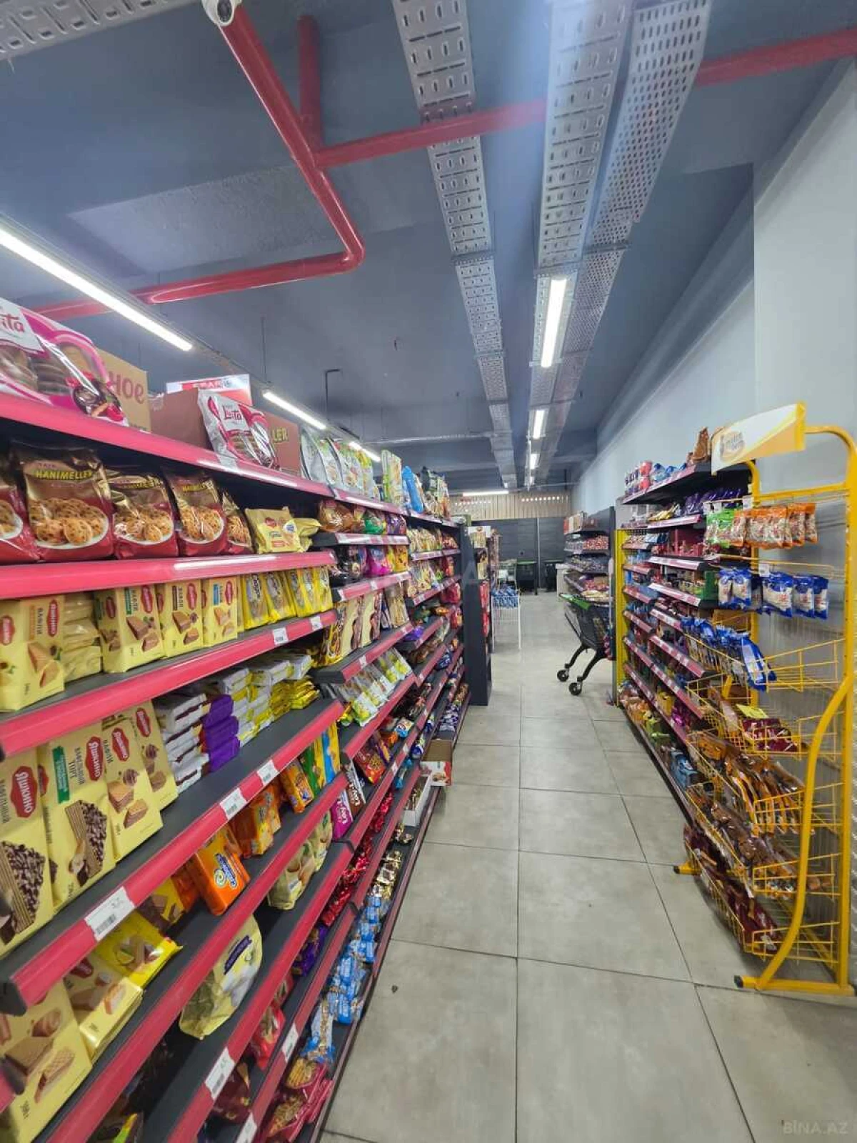 Satılır obyekt 900 m²