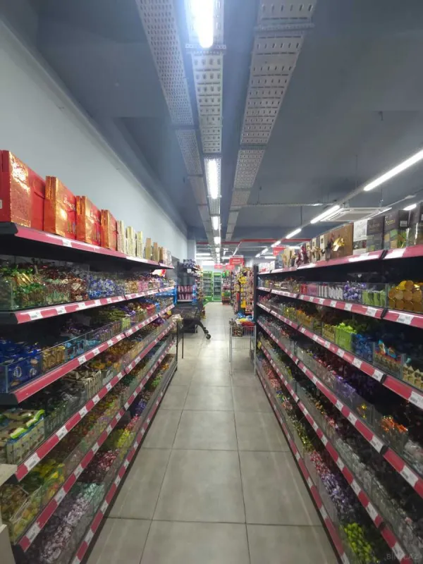 Satılır obyekt 900 m²