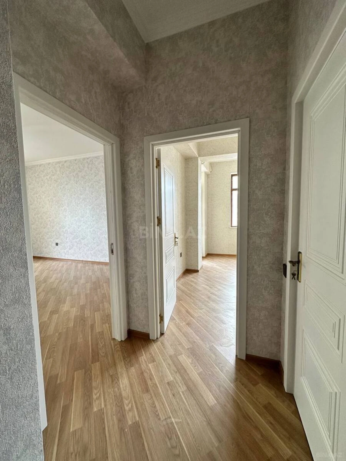 Satılır 2 otaqlı mənzil 102.5 m²