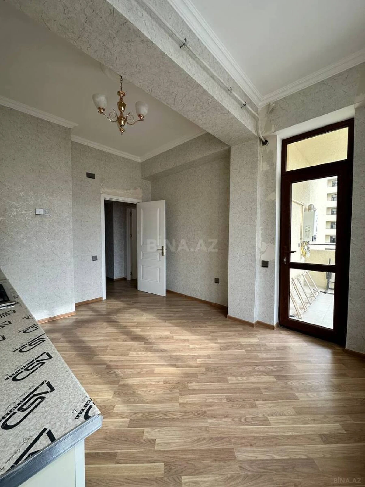 Satılır 2 otaqlı mənzil 102.5 m²