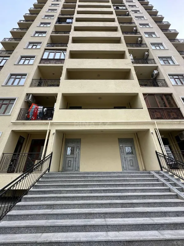 Satılır 2 otaqlı mənzil 102.5 m²