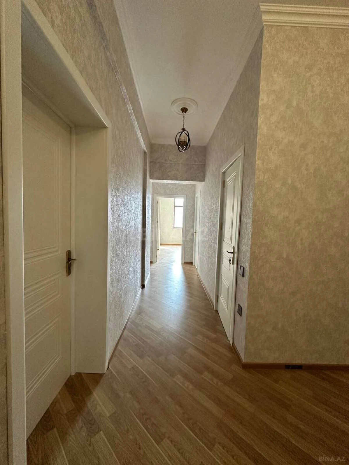 Satılır 2 otaqlı mənzil 102.5 m²