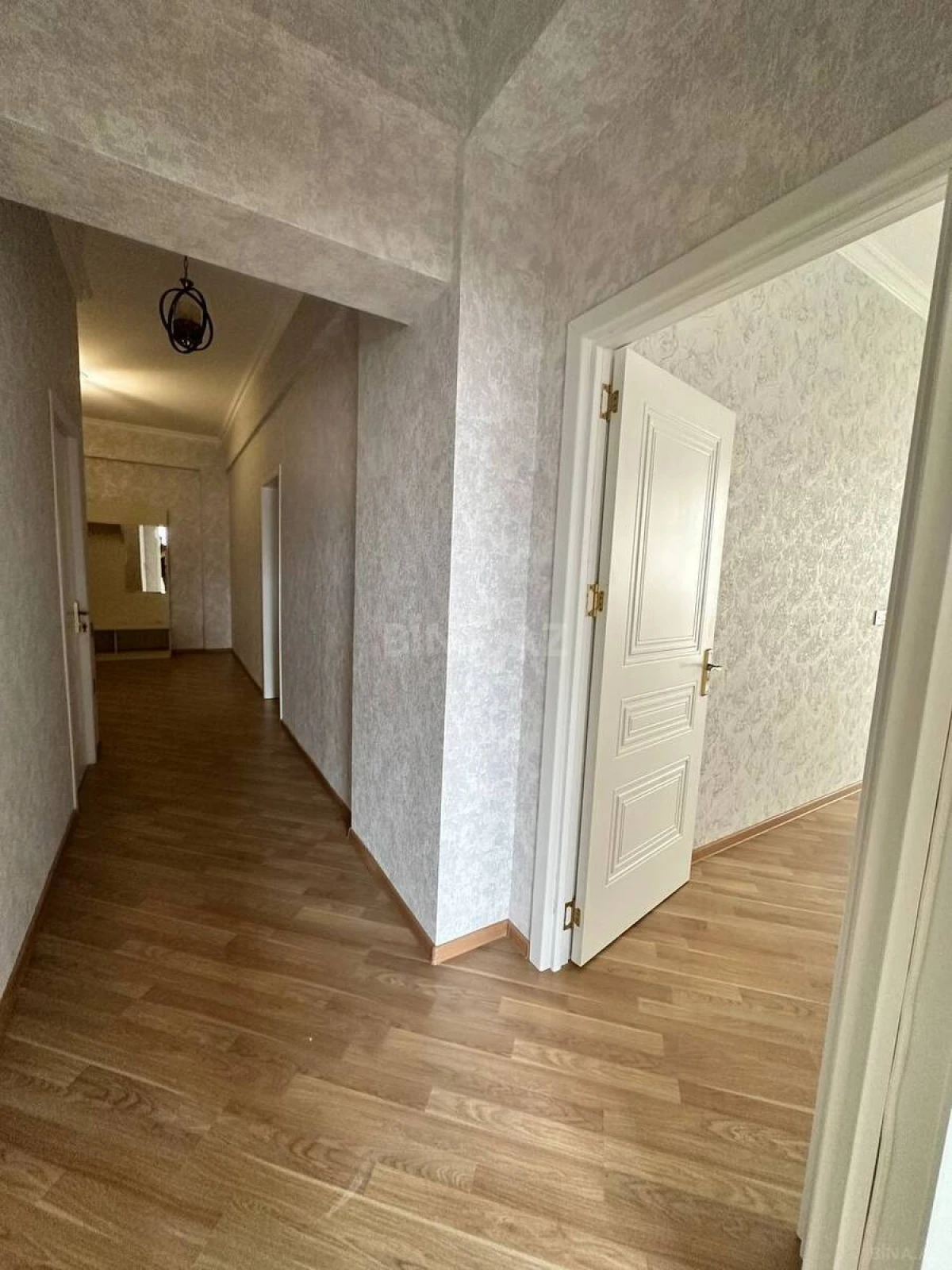 Satılır 2 otaqlı mənzil 102.5 m²