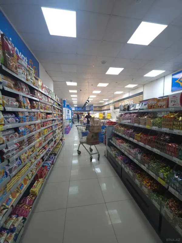 Satılır obyekt 700 m²