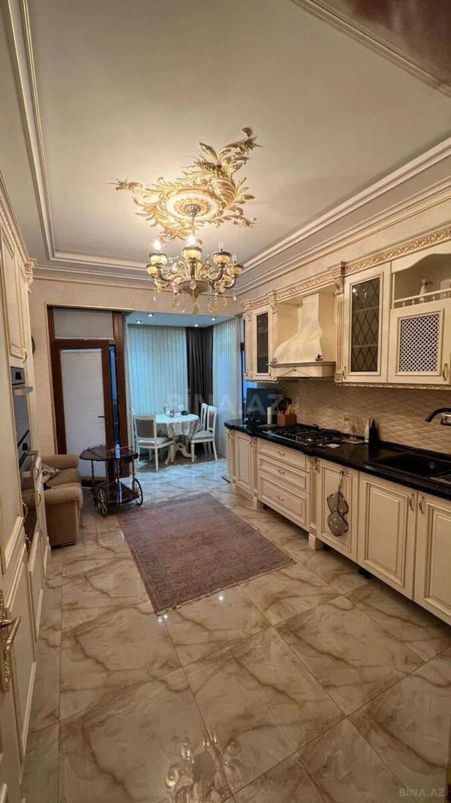 Kirayə verilir 3 otaqlı mənzil 170 m²