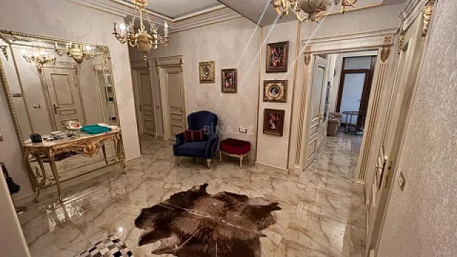 Kirayə verilir 3 otaqlı mənzil 170 m²