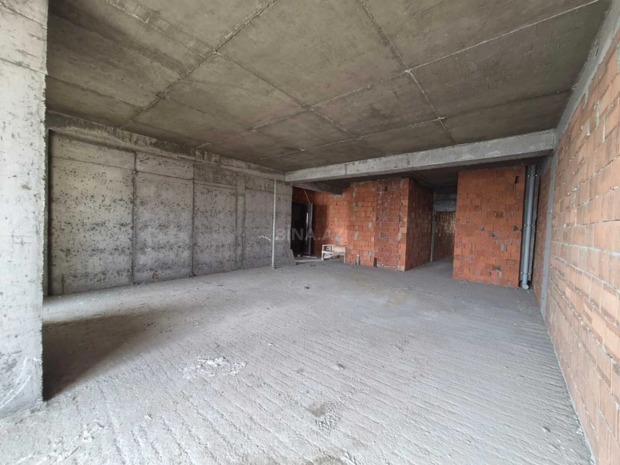 Satılır 3 otaqlı mənzil 167 m²