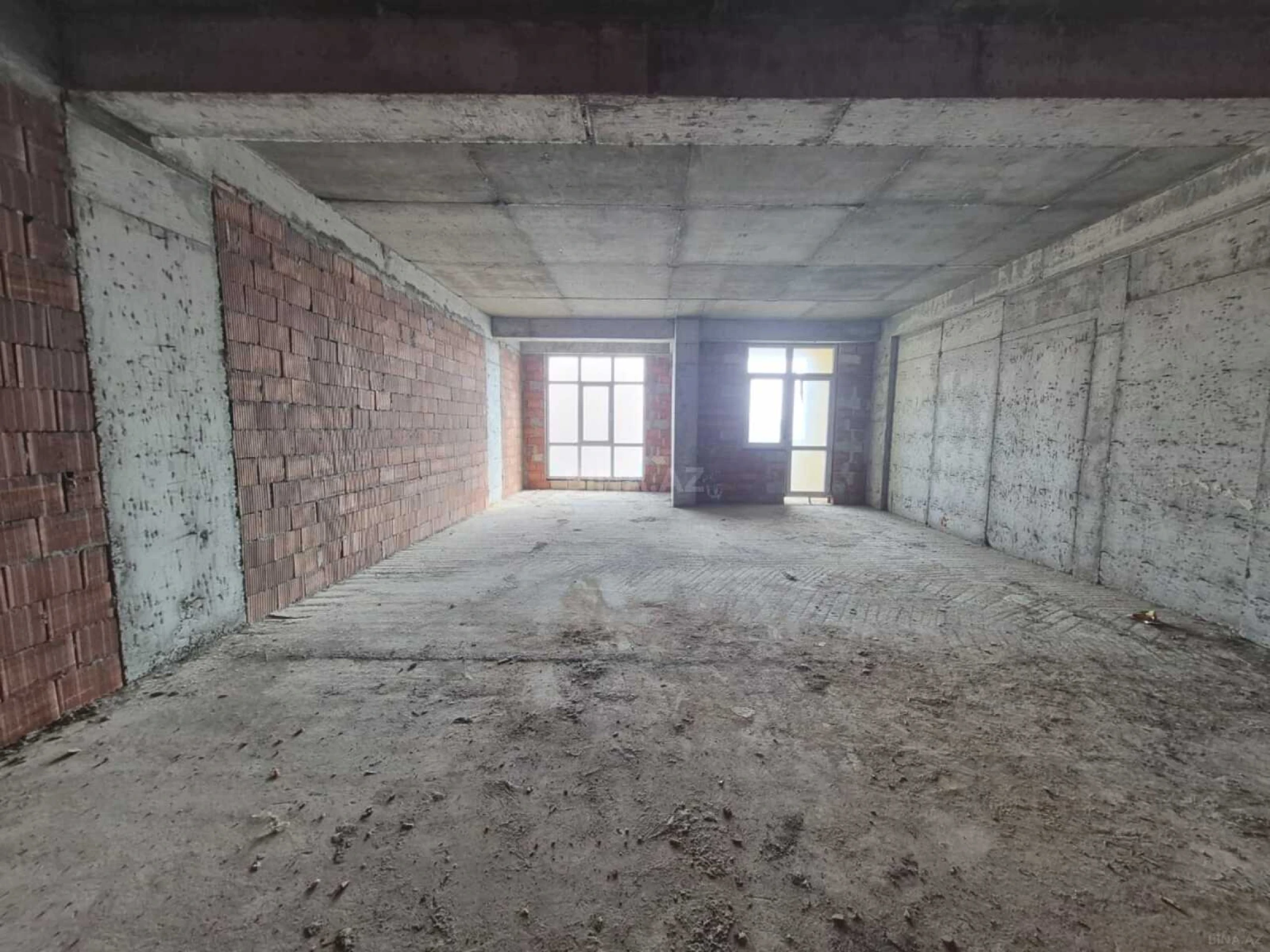 Satılır 3 otaqlı mənzil 167 m²