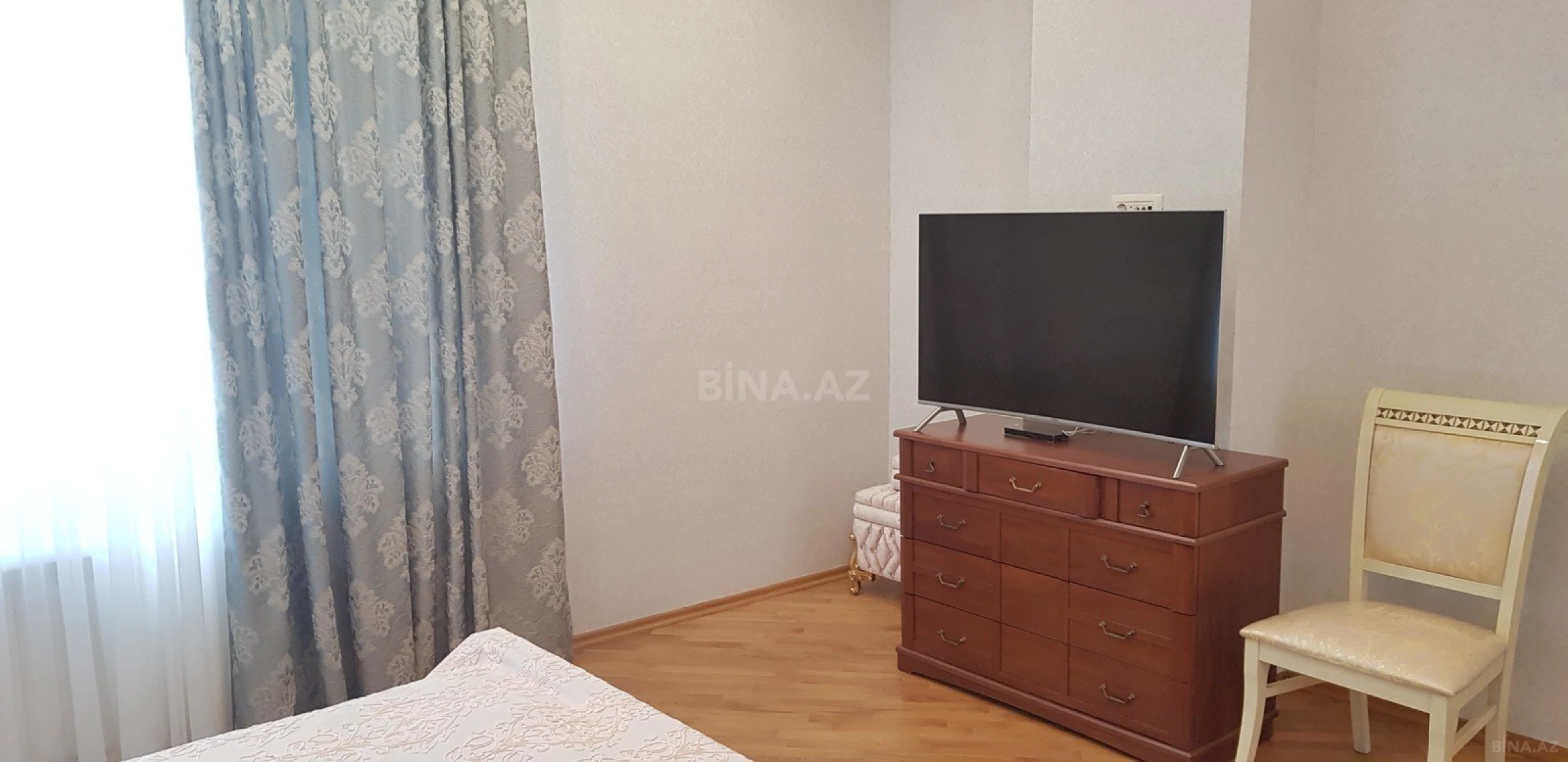 Satılır 3 otaqlı mənzil 170 m²