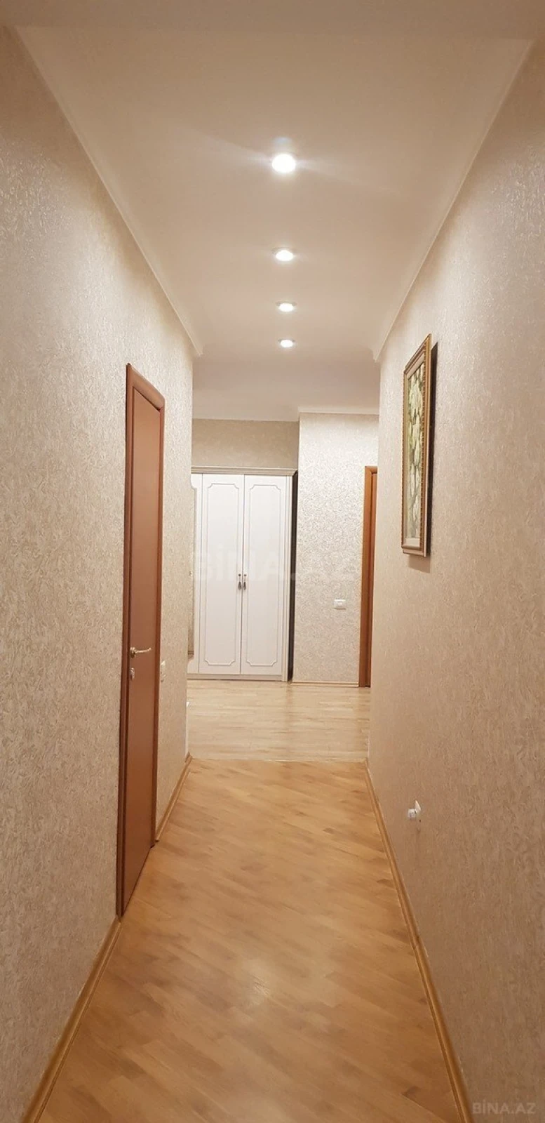 Satılır 3 otaqlı mənzil 170 m²