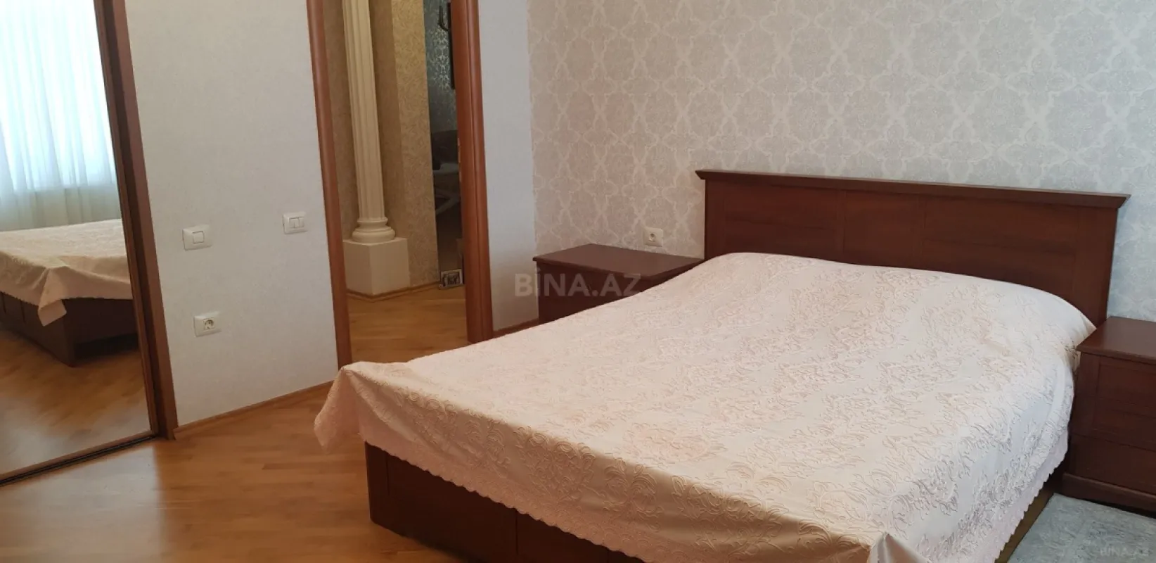Satılır 3 otaqlı mənzil 170 m²