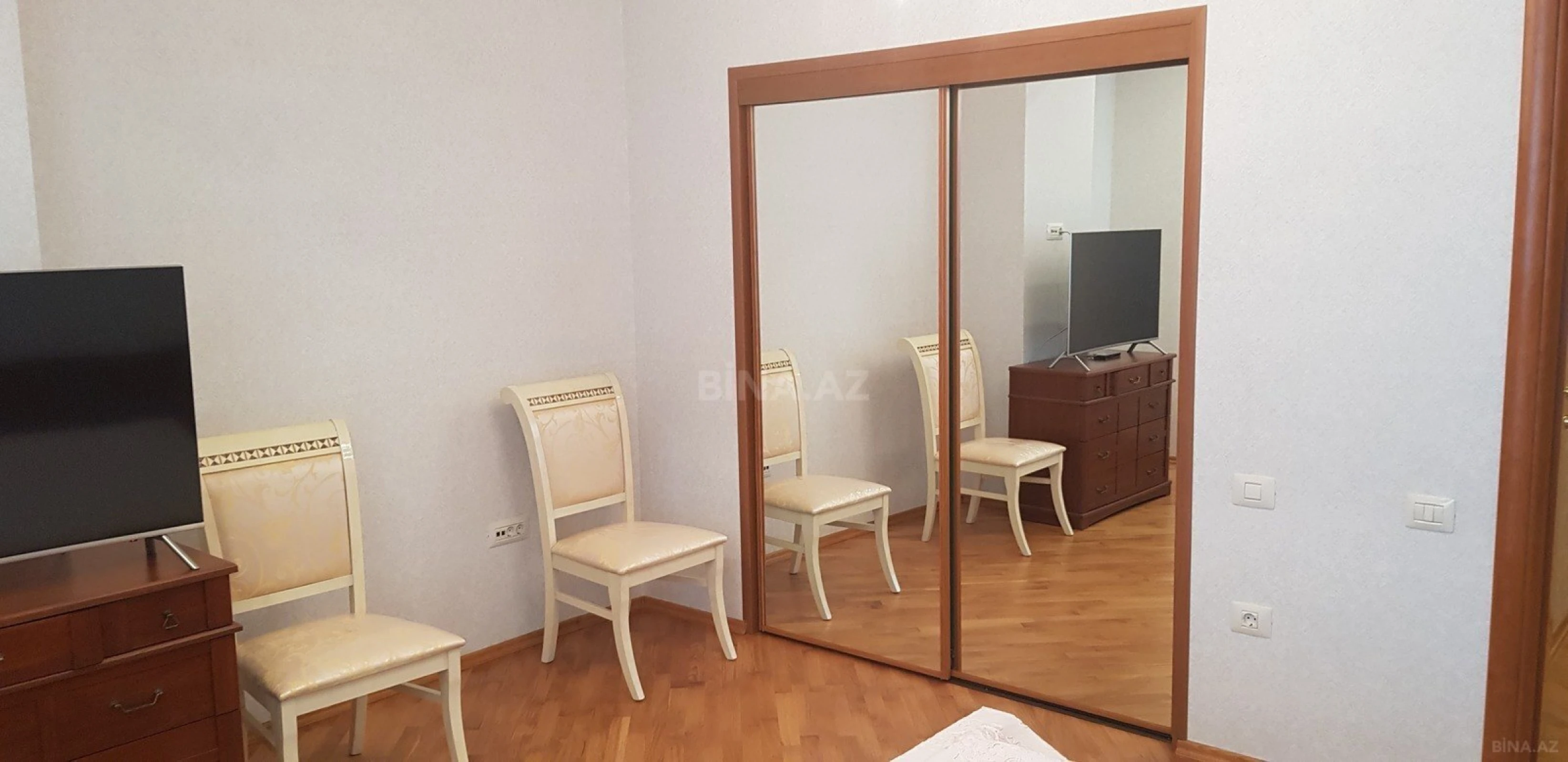 Satılır 3 otaqlı mənzil 170 m²