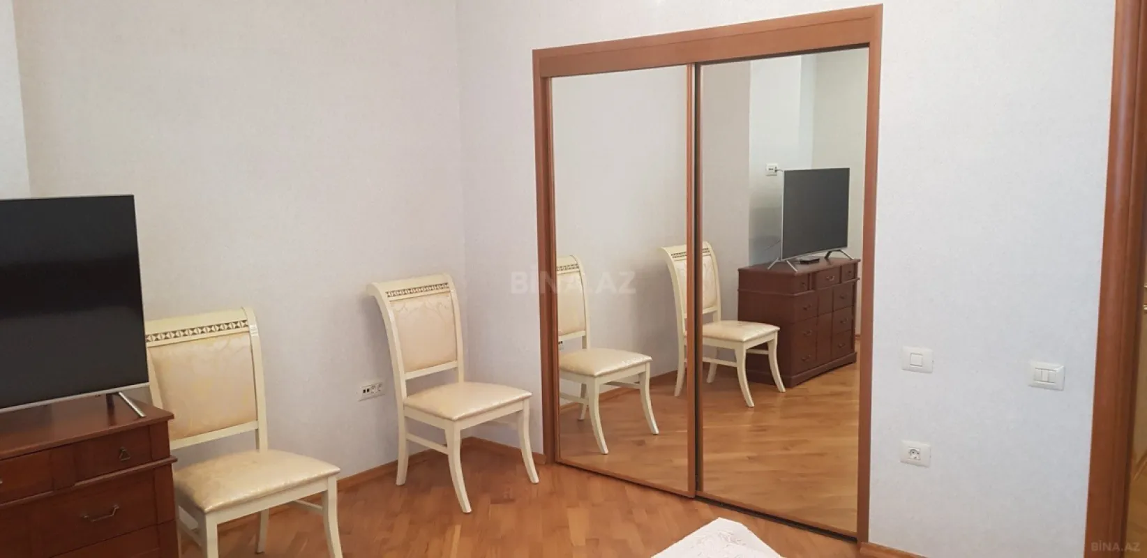 Satılır 3 otaqlı mənzil 170 m²