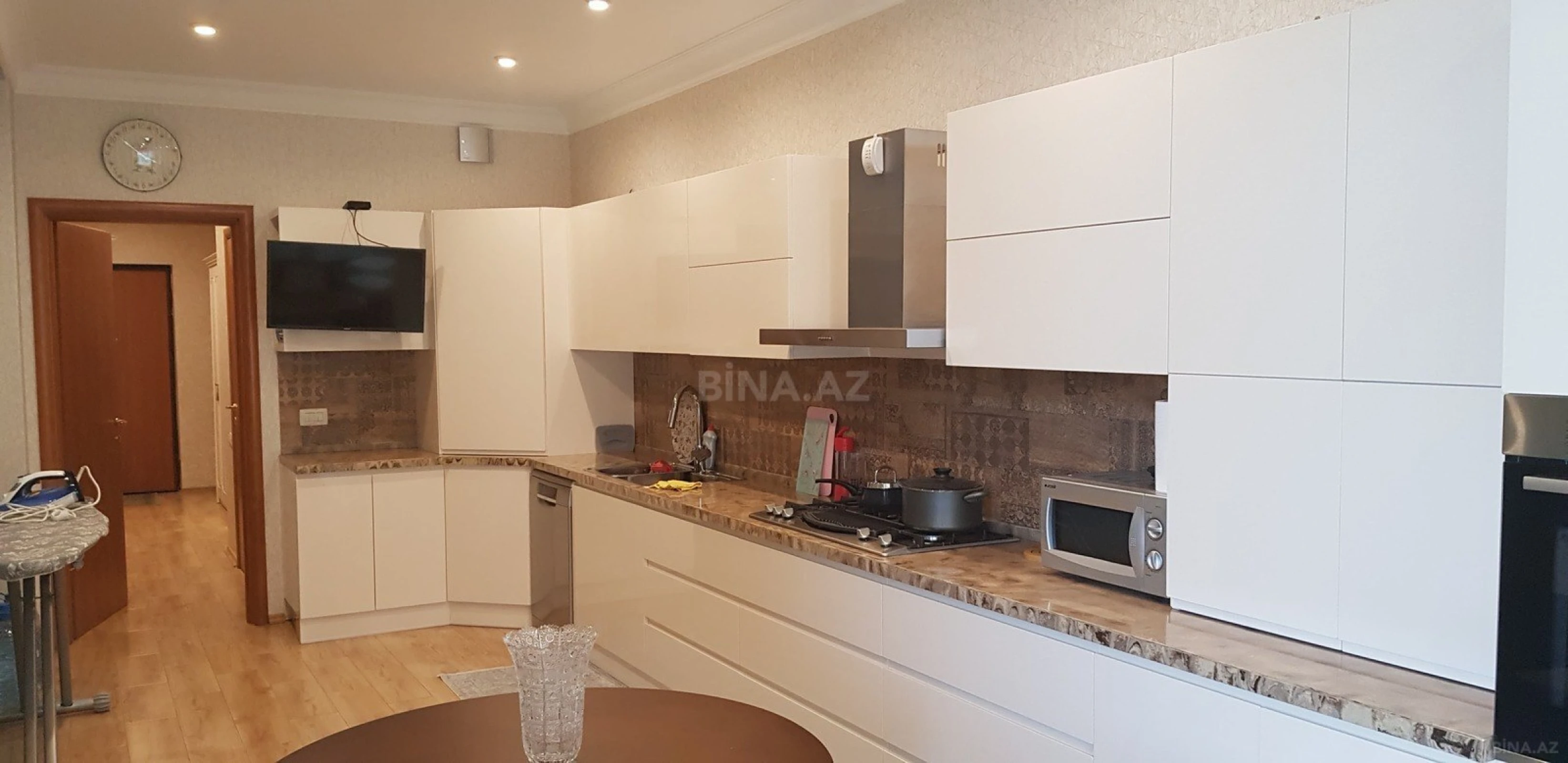Satılır 3 otaqlı mənzil 170 m²
