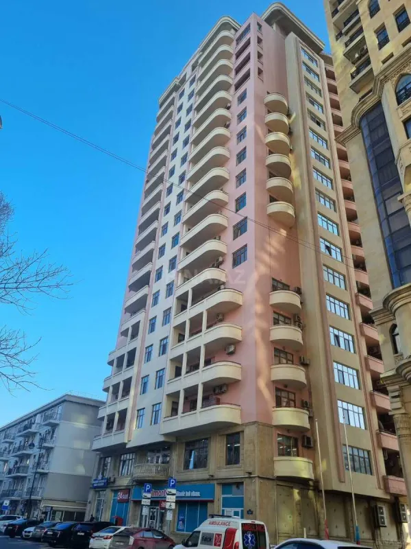 Satılır 3 otaqlı mənzil 170 m²