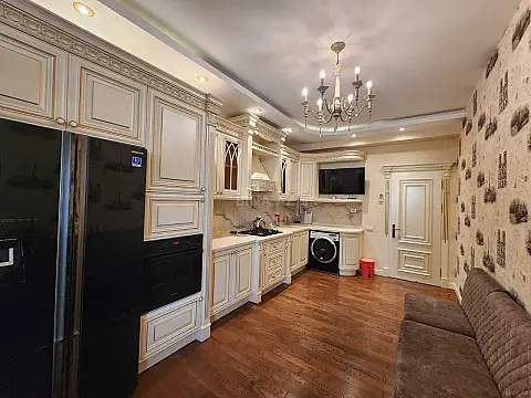 Satılır 3 otaqlı mənzil 162 m²