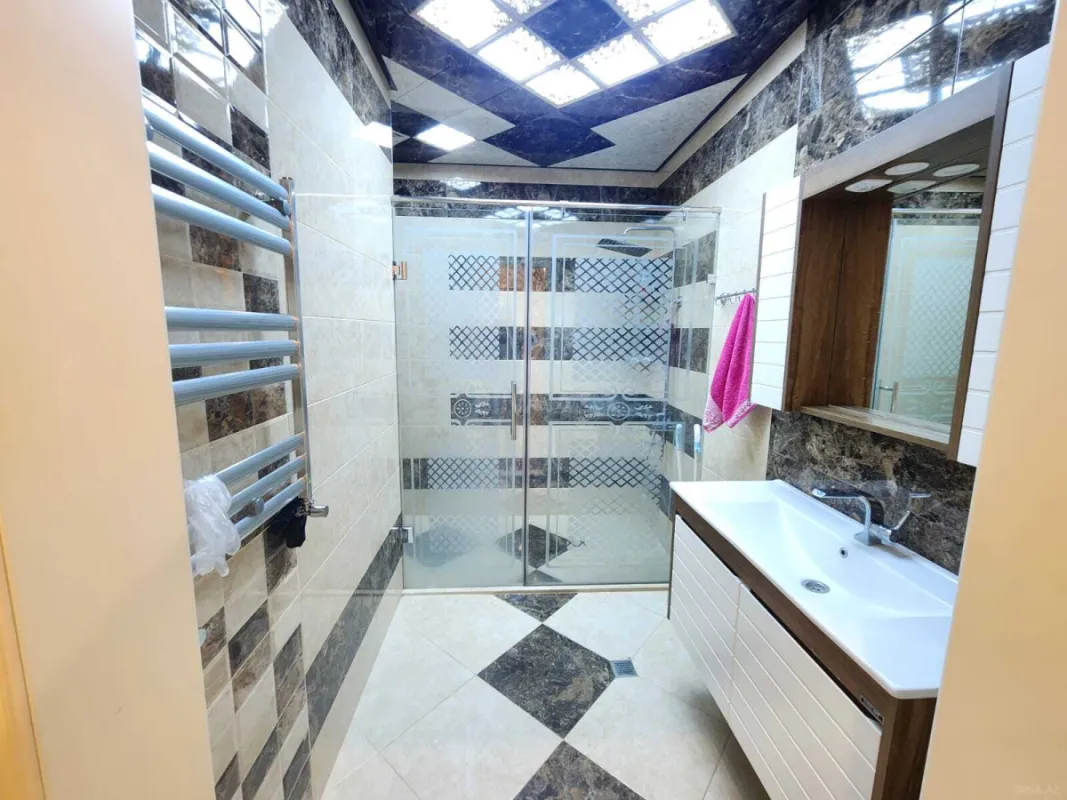 Satılır 3 otaqlı mənzil 162 m²