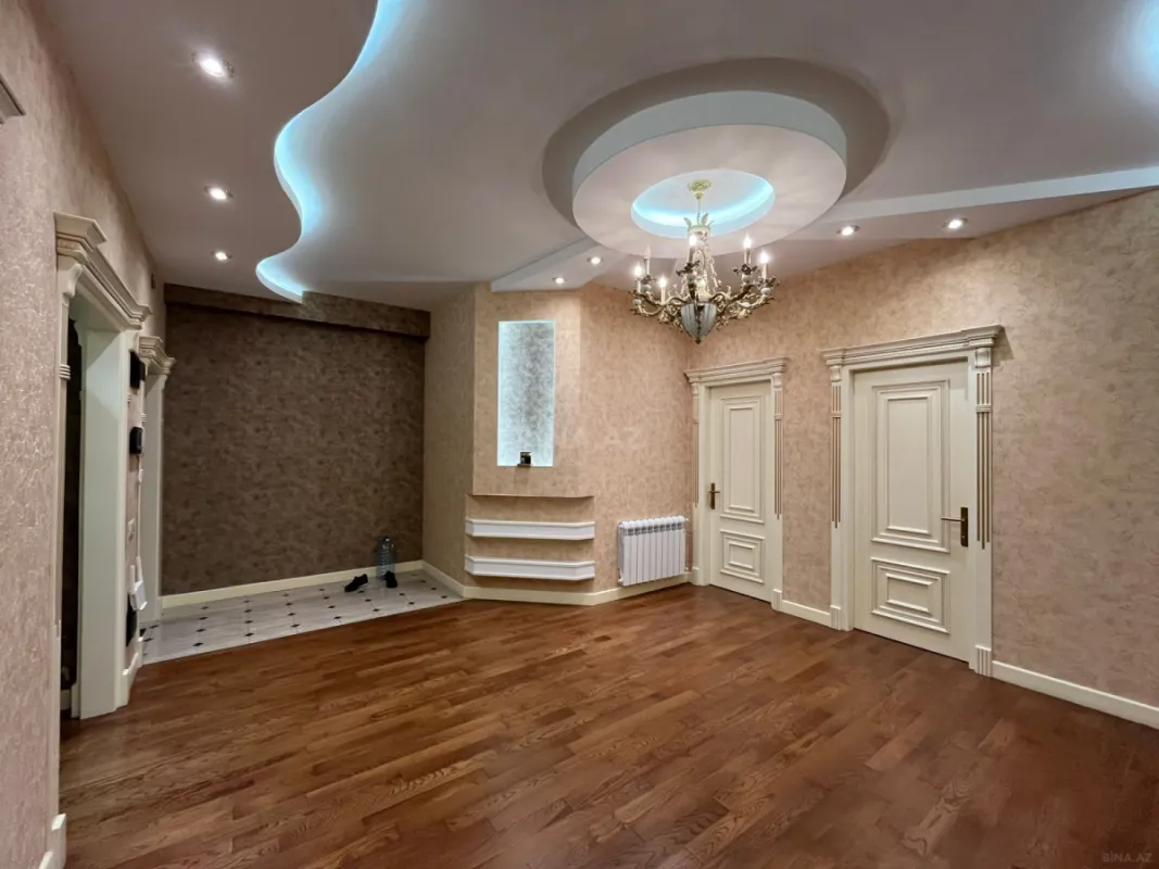 Satılır 3 otaqlı mənzil 162 m²