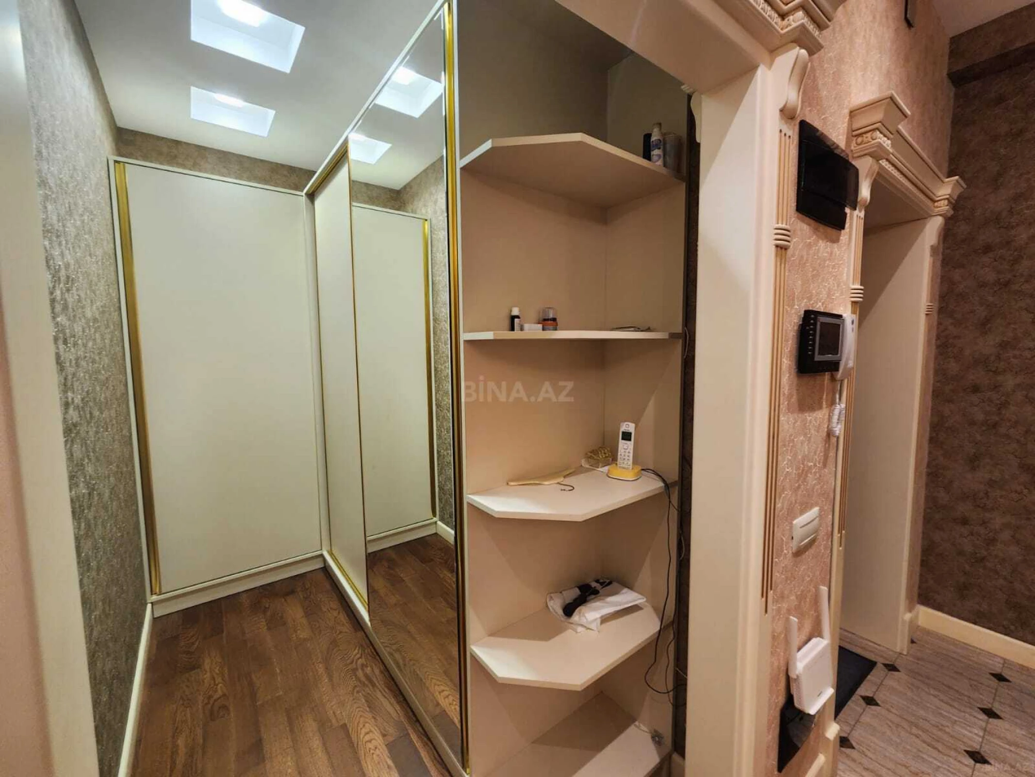 Satılır 3 otaqlı mənzil 162 m²