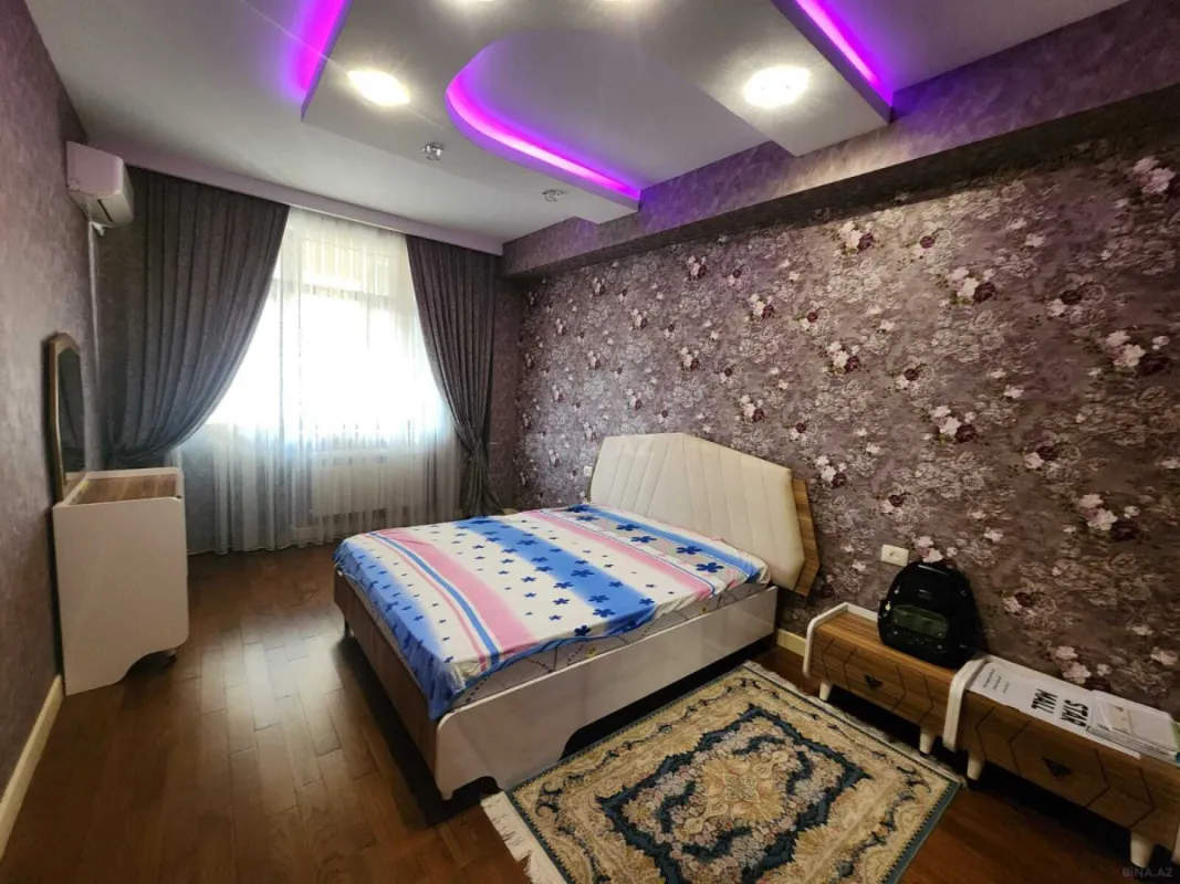Satılır 3 otaqlı mənzil 162 m²