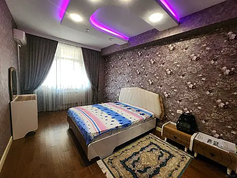Satılır 3 otaqlı mənzil 162 m²