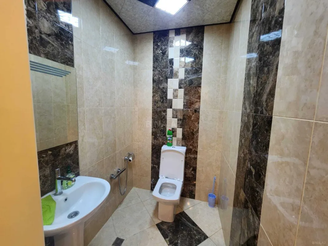 Satılır 3 otaqlı mənzil 162 m²