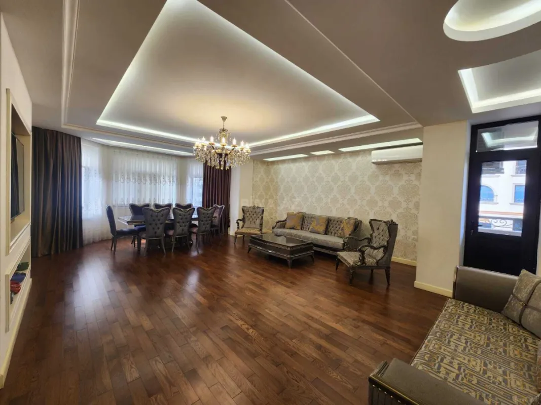Satılır 3 otaqlı mənzil 162 m²