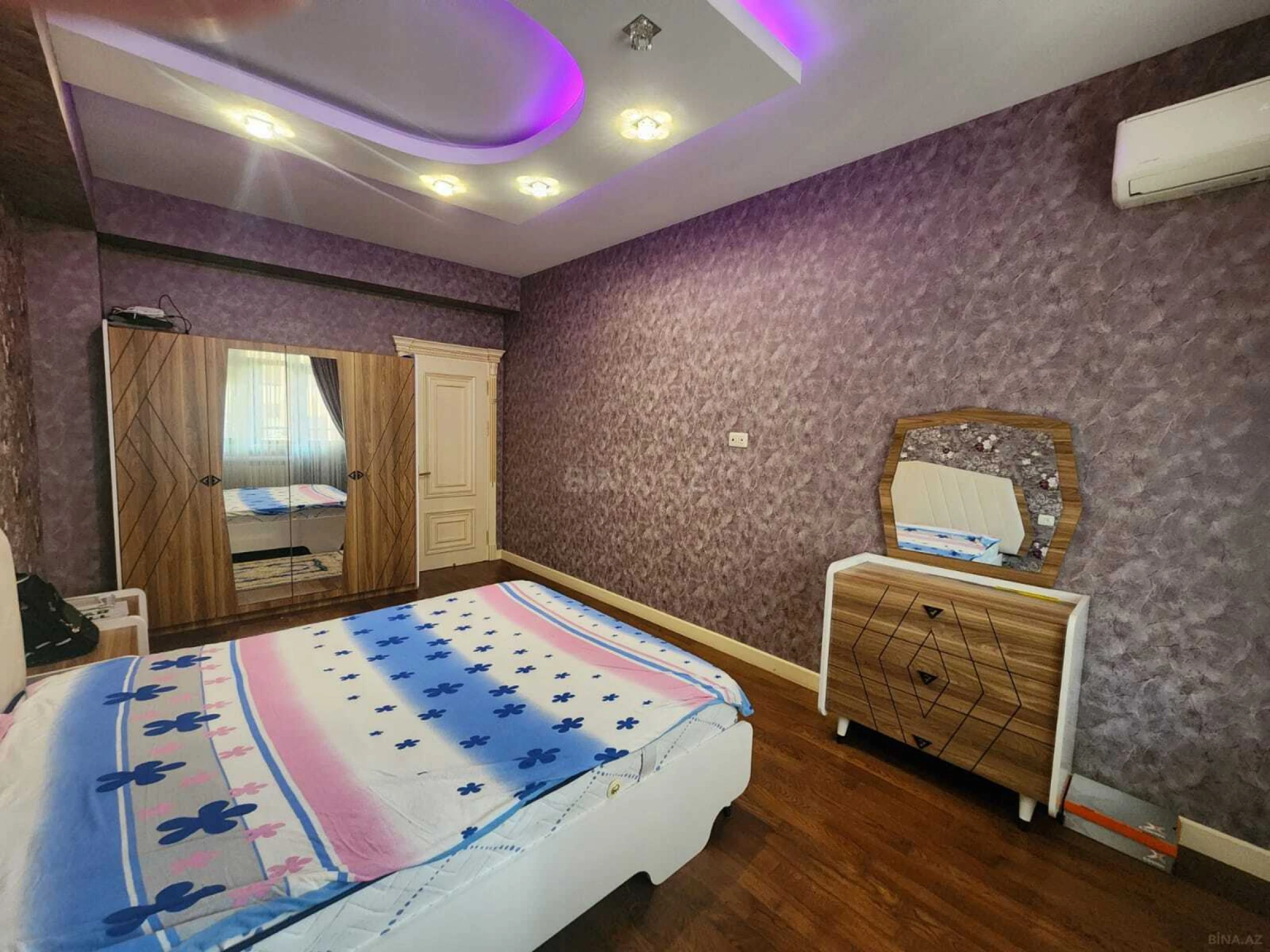 Satılır 3 otaqlı mənzil 162 m²