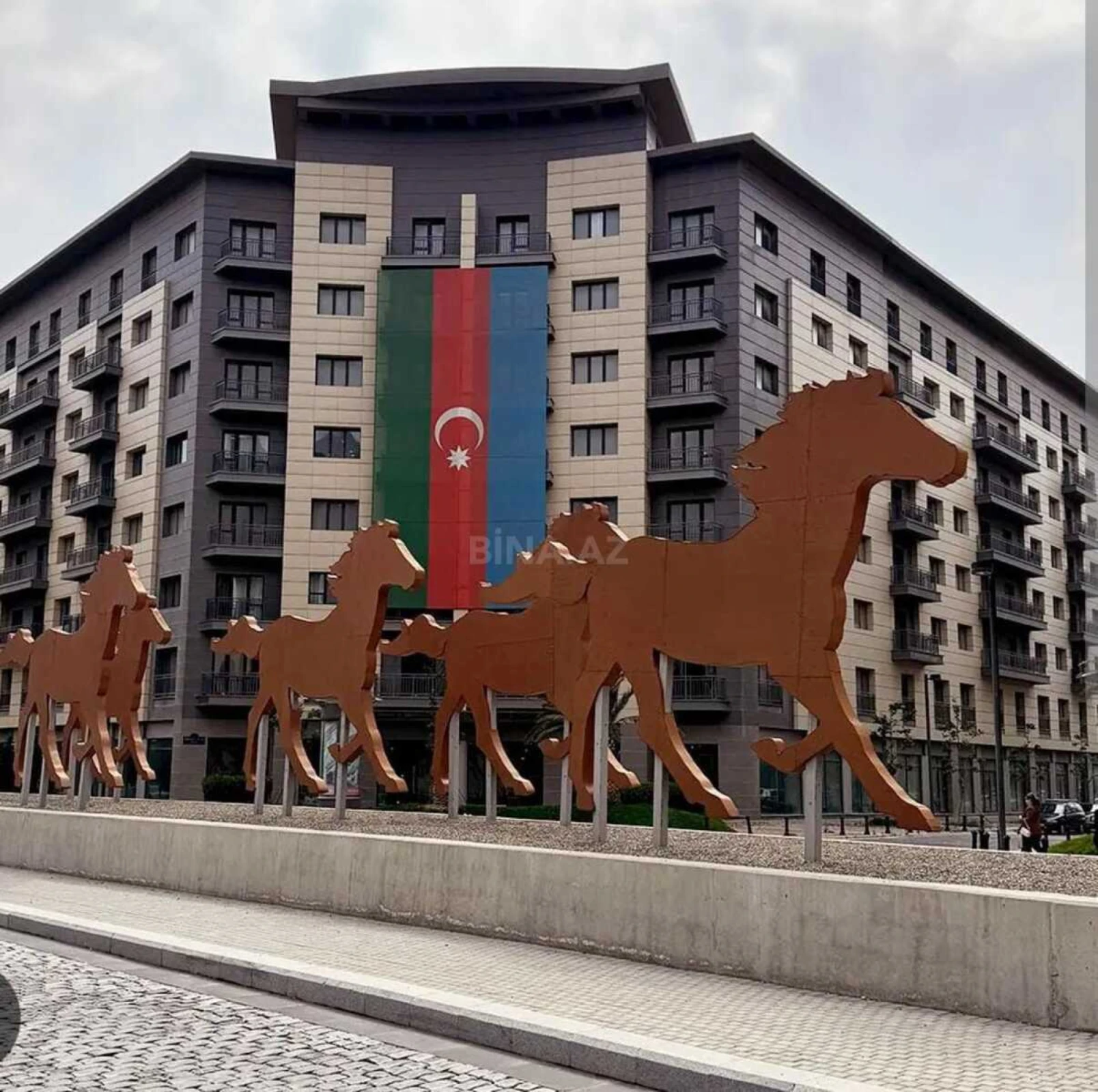 Satılır obyekt 130 m²