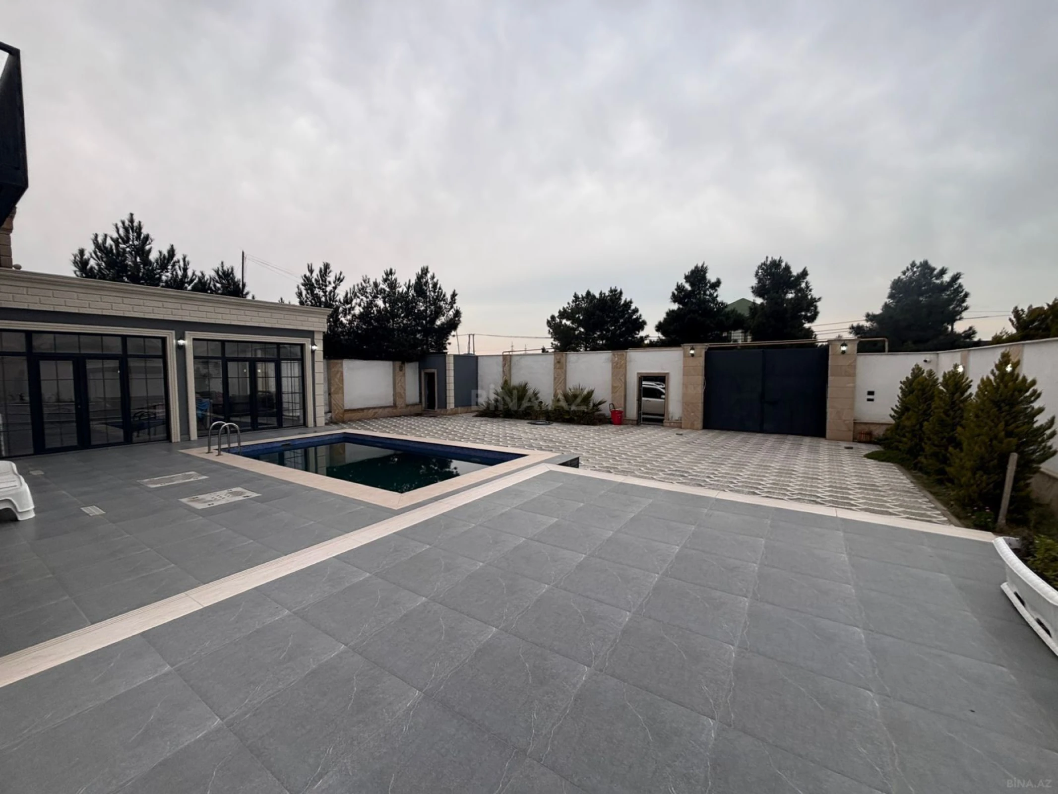 Satılır 5 otaqlı həyət evi 200 m²