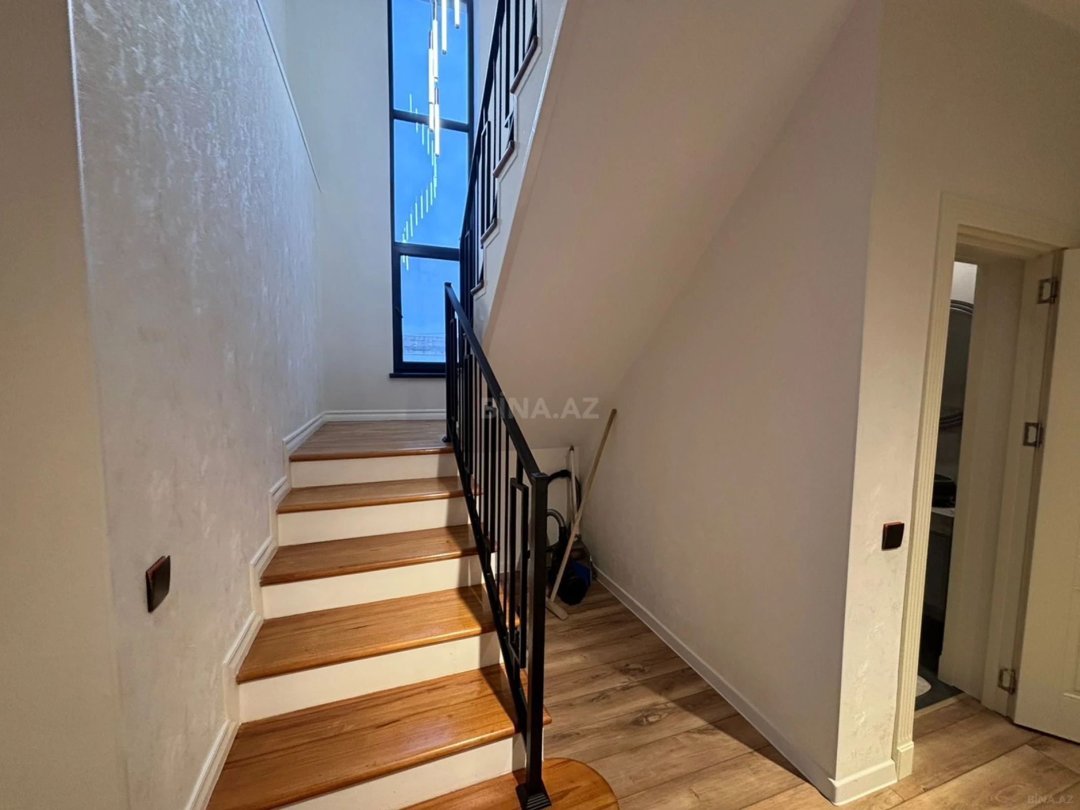 Satılır 5 otaqlı həyət evi 200 m²