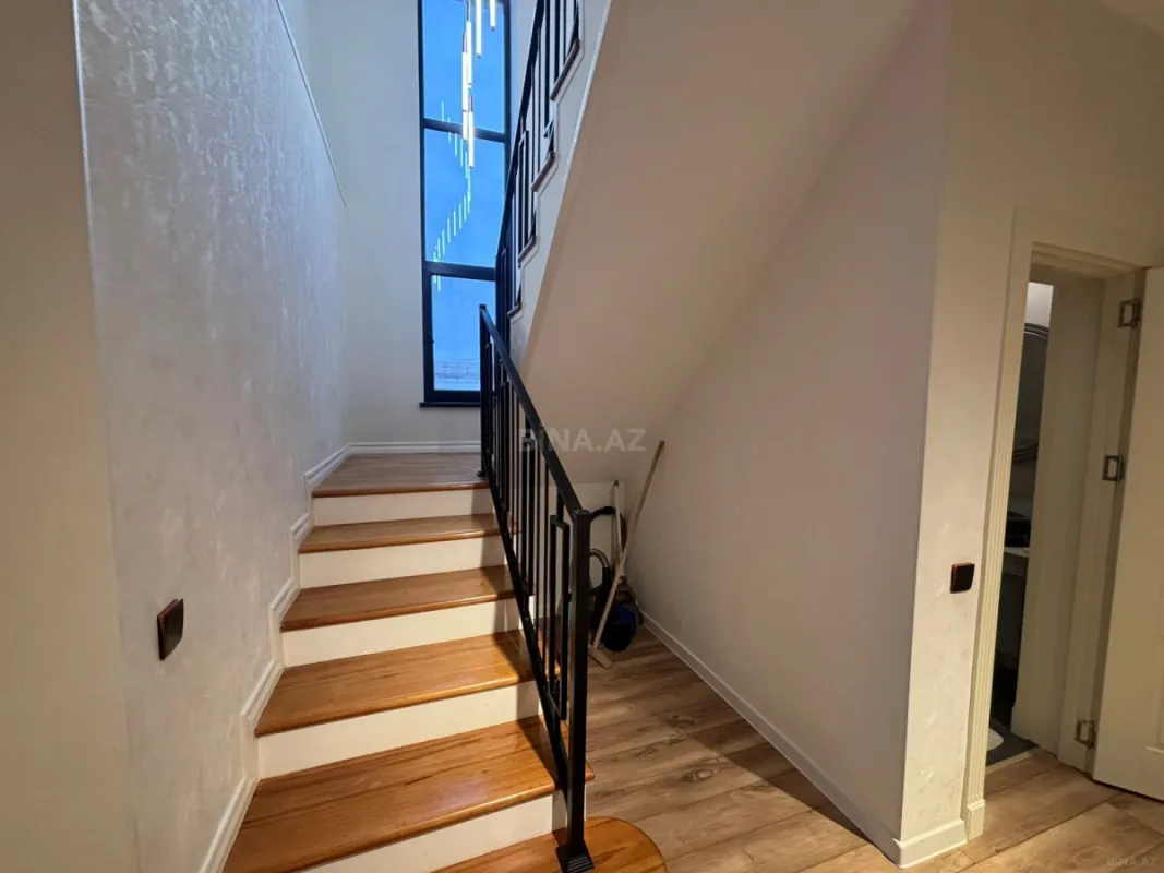 Satılır 5 otaqlı həyət evi 200 m²