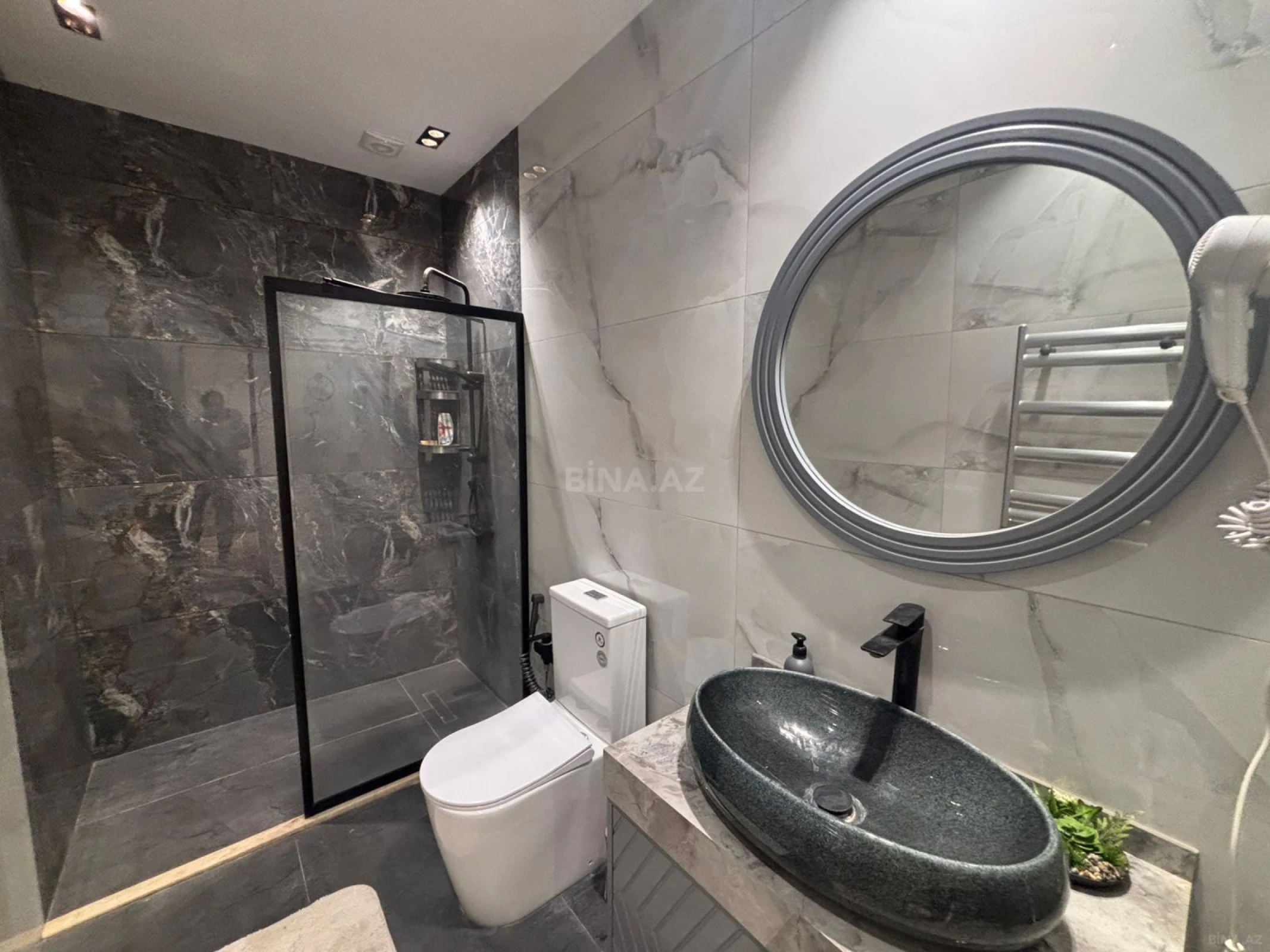 Satılır 5 otaqlı həyət evi 200 m²