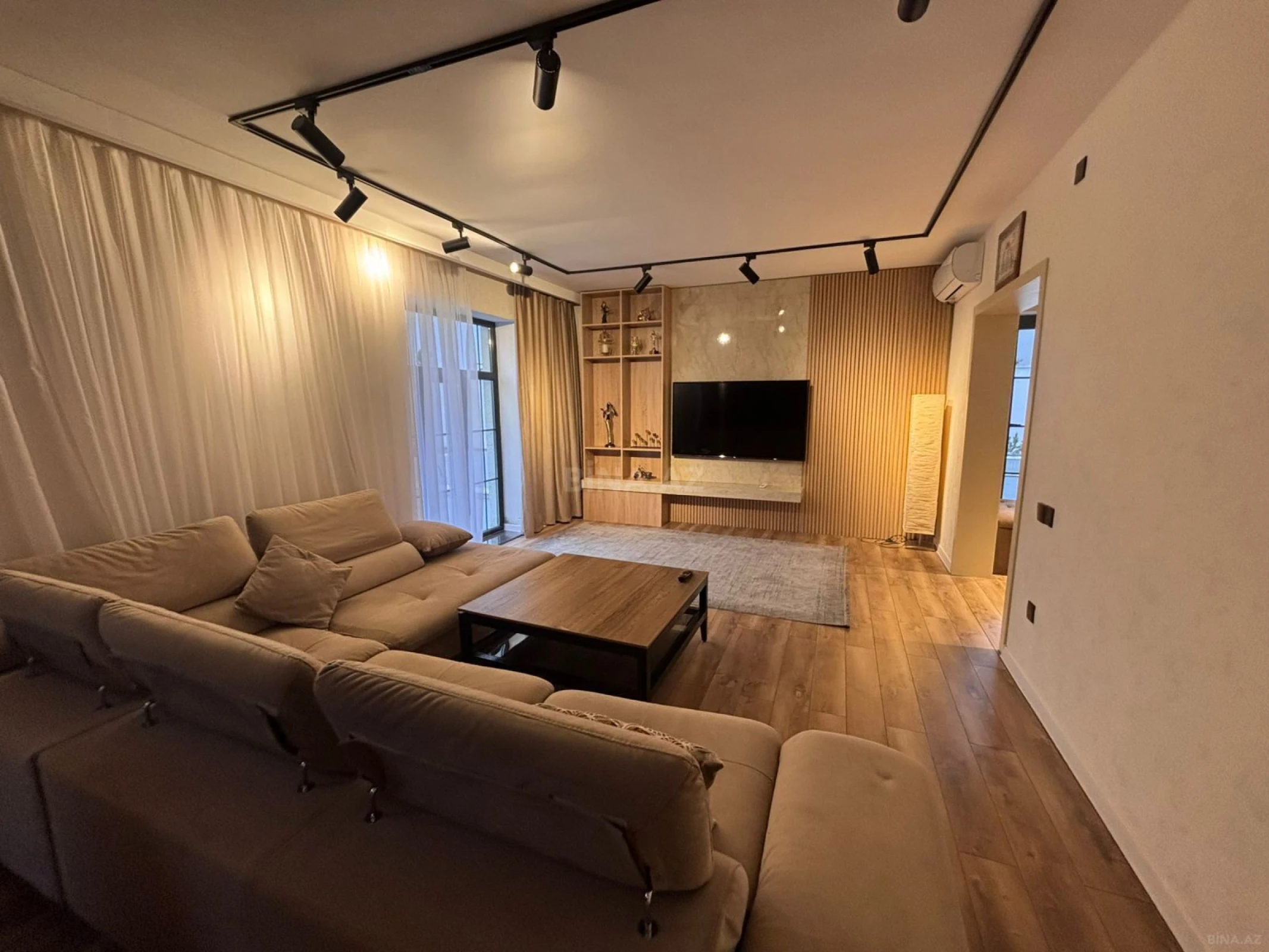 Satılır 5 otaqlı həyət evi 200 m²