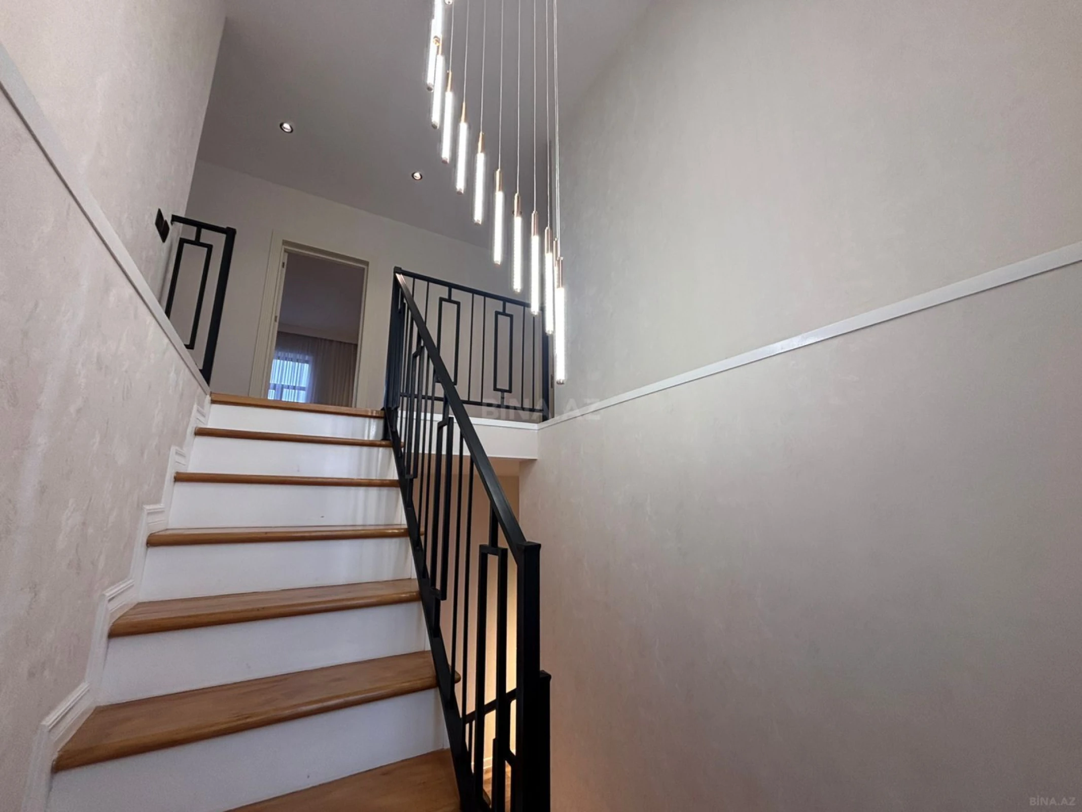 Satılır 5 otaqlı həyət evi 200 m²