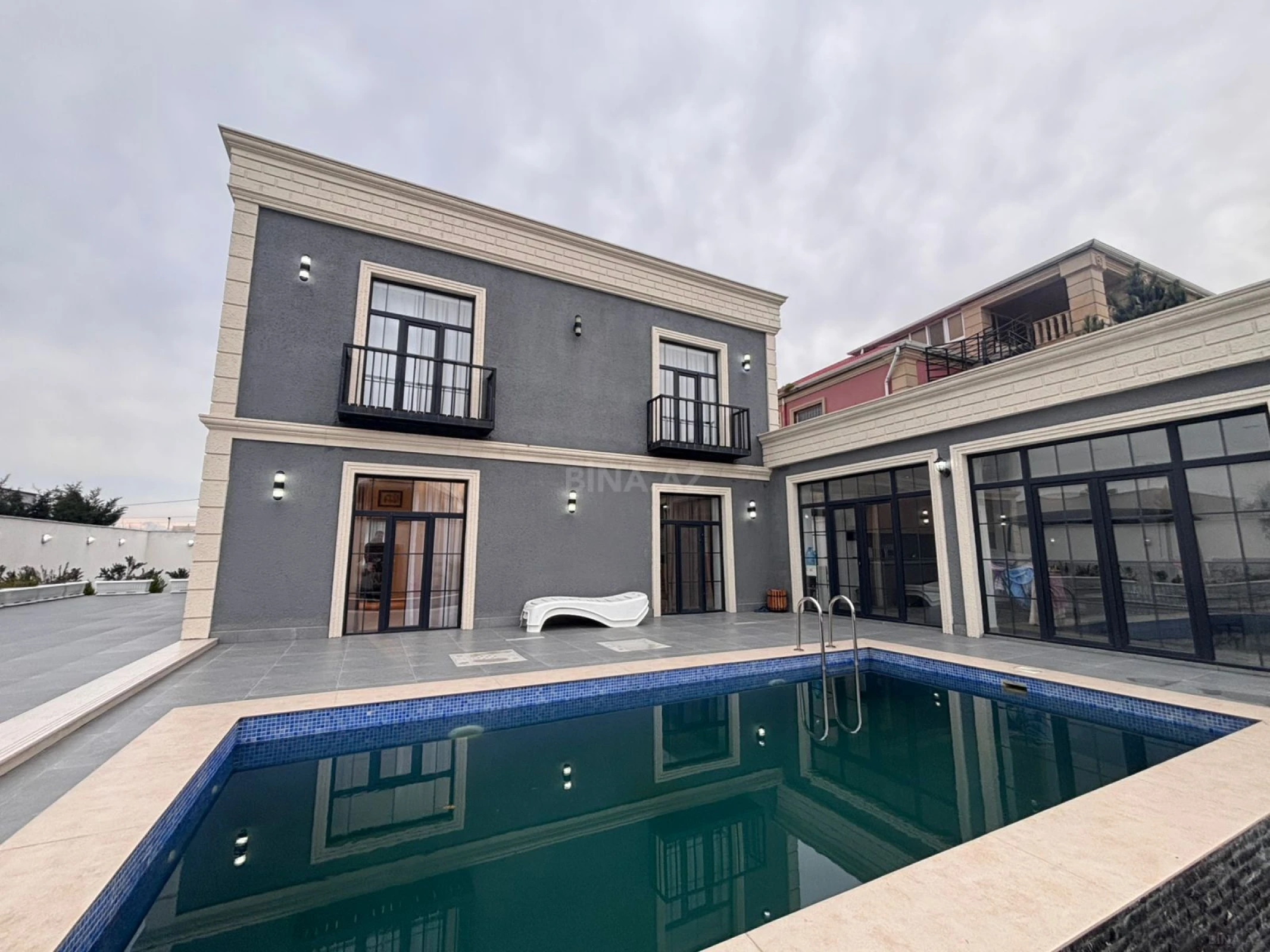 Satılır 5 otaqlı həyət evi 200 m²