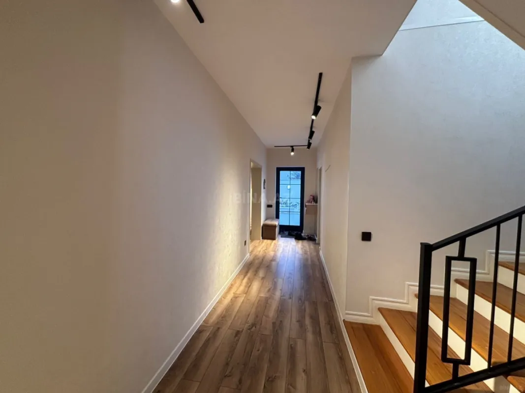 Satılır 5 otaqlı həyət evi 200 m²
