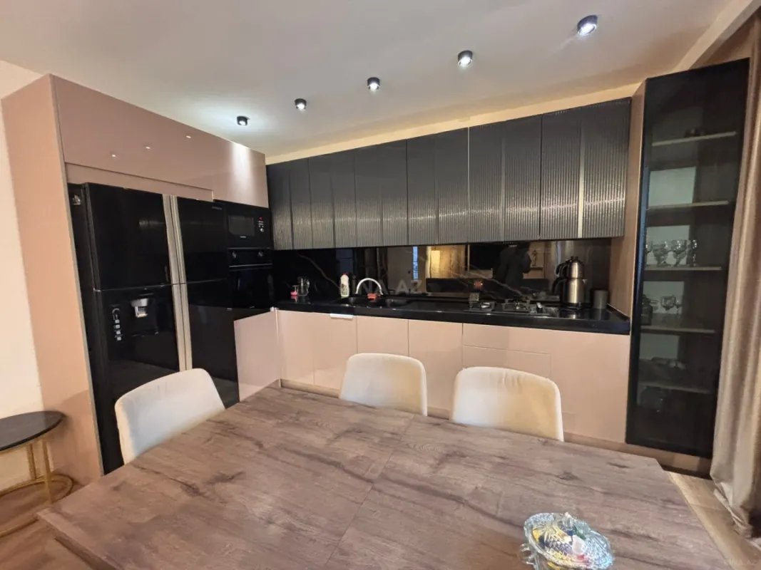 Satılır 5 otaqlı həyət evi 200 m²