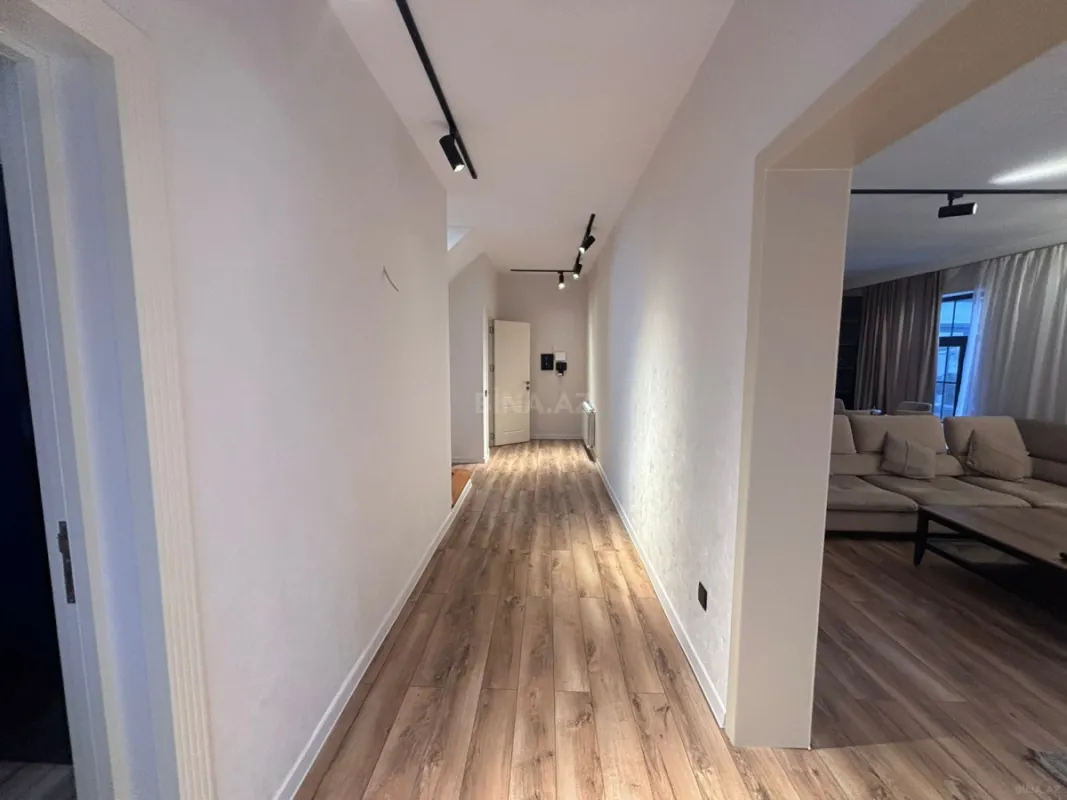 Satılır 5 otaqlı həyət evi 200 m²