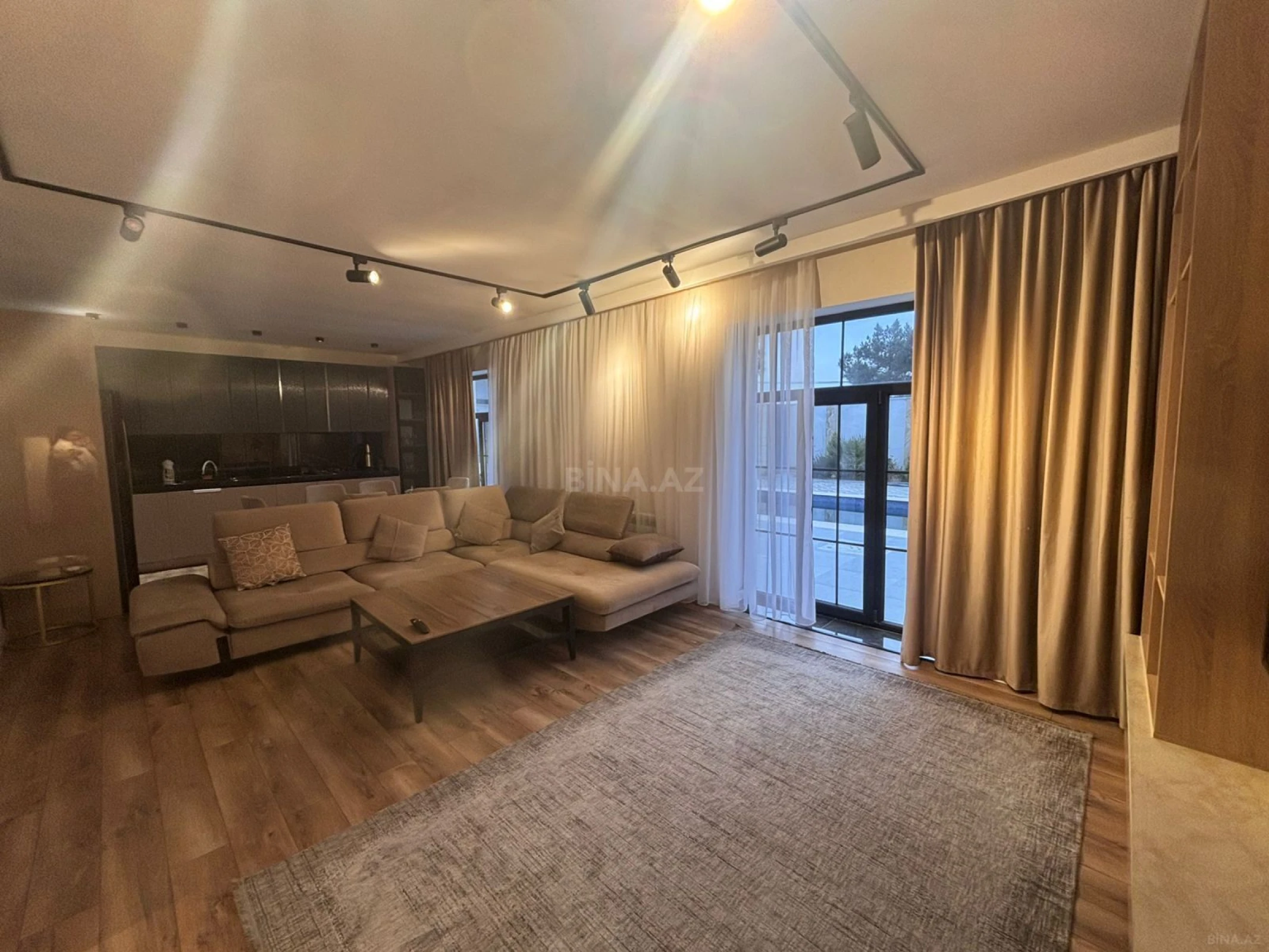 Satılır 5 otaqlı həyət evi 200 m²
