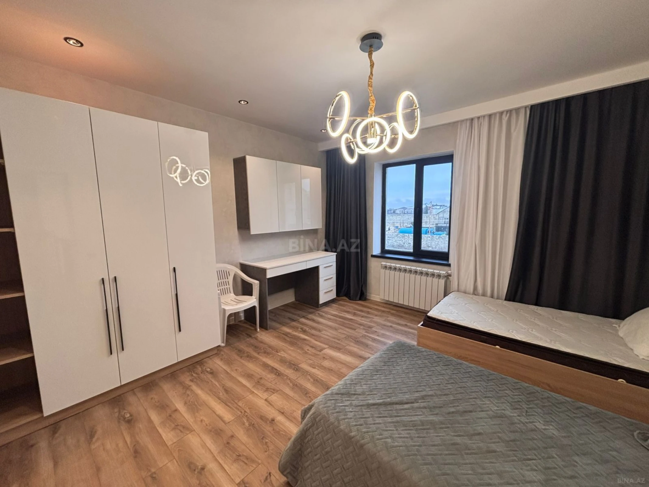 Satılır 5 otaqlı həyət evi 200 m²